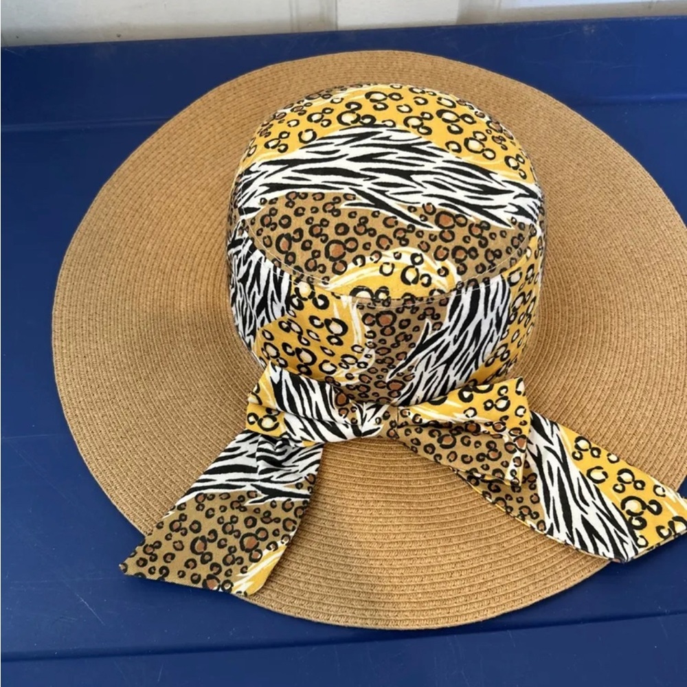 Disney World women’s brim hat from animal kingdom.